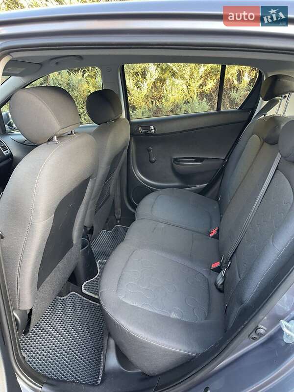 Хэтчбек Hyundai i20 2011 в Киеве фото 12 Хэтчбек Hyundai i20 2011 в Киеве