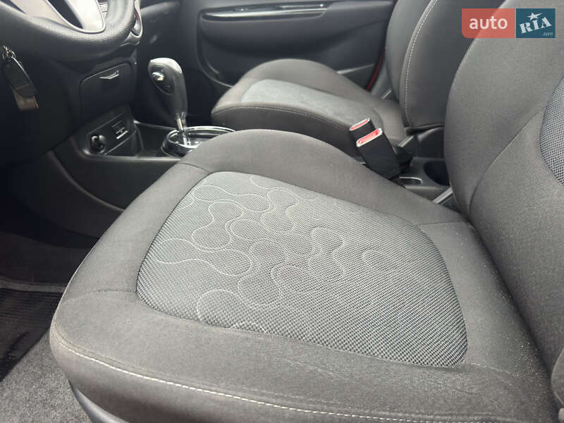 Хетчбек Hyundai i20 2012 в Києві фото 24 Хетчбек Hyundai i20 2012 в Києві