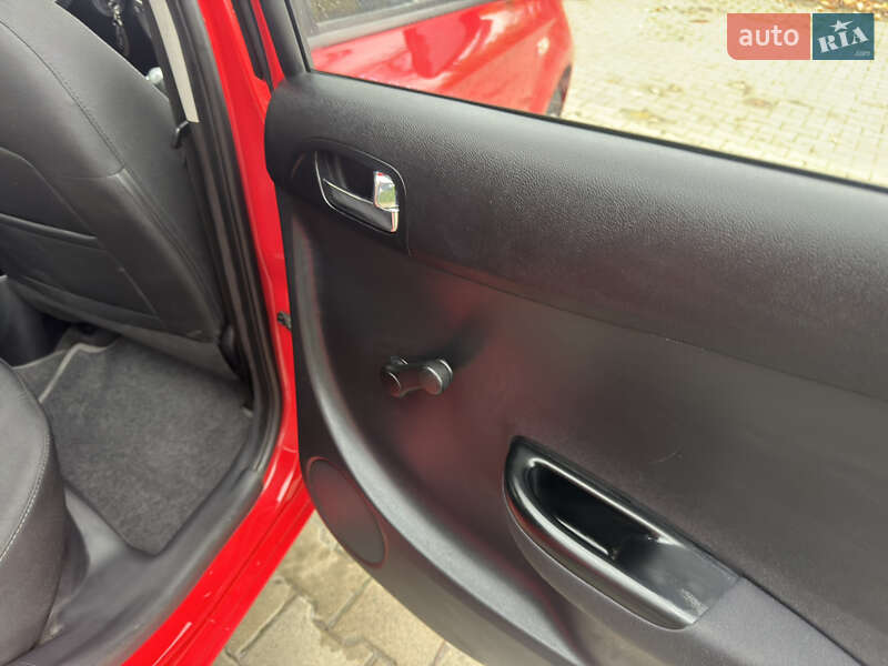 Хетчбек Hyundai i20 2012 в Києві фото 31 Хетчбек Hyundai i20 2012 в Києві