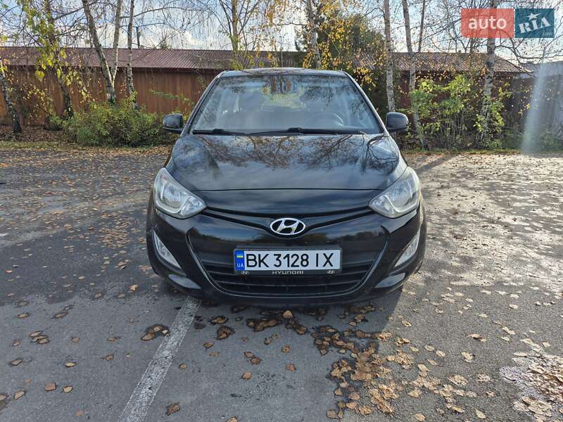 Хэтчбек Hyundai i20 2013 в Ровно фото 3 Хэтчбек Hyundai i20 2013 в Ровно