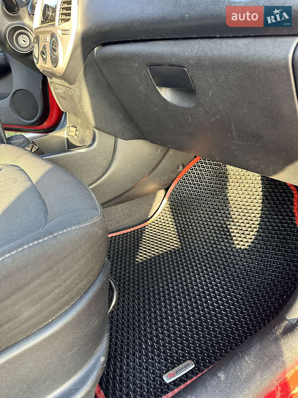 Хетчбек Hyundai i20 2011 в Миколаєві фото 12 Хетчбек Hyundai i20 2011 в Миколаєві
