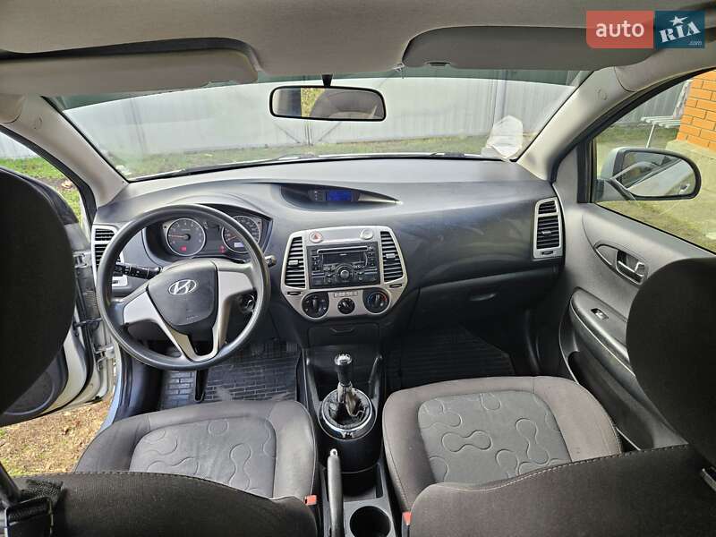 Хетчбек Hyundai i20 2010 в Дніпрі