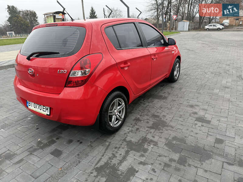 Хэтчбек Hyundai i20 2011 в Лубнах