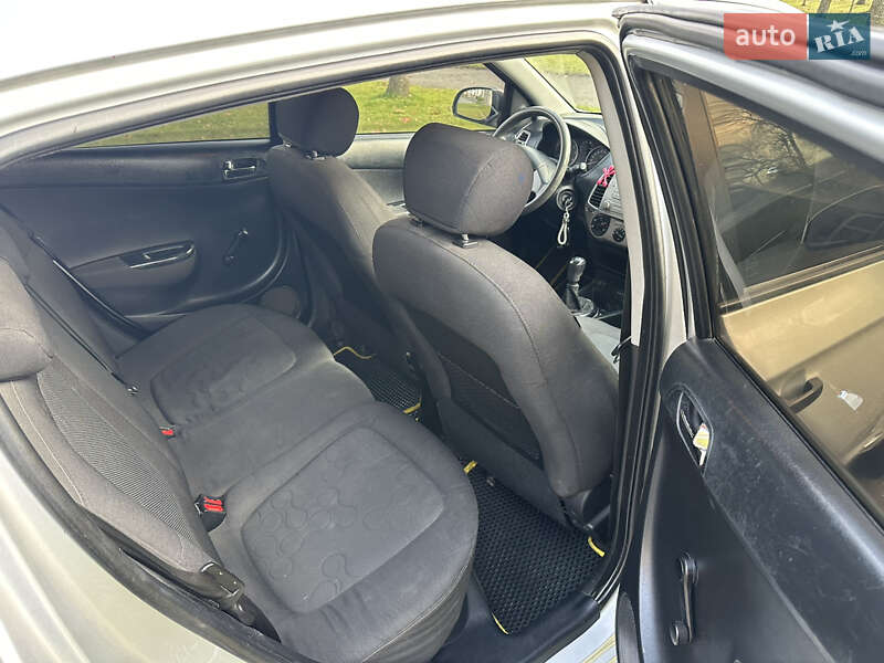 Хетчбек Hyundai i20 2011 в Хмельницькому фото 18 Хетчбек Hyundai i20 2011 в Хмельницькому