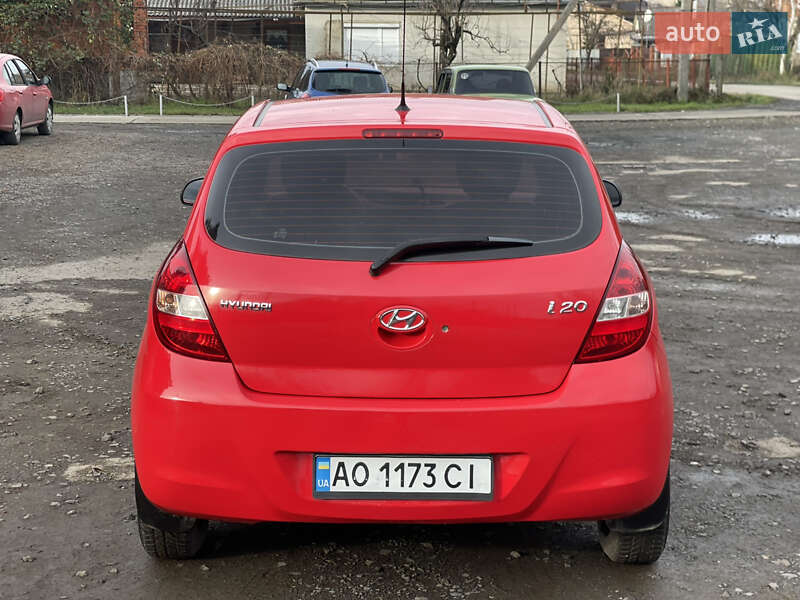 Хетчбек Hyundai i20 2011 в Мукачевому