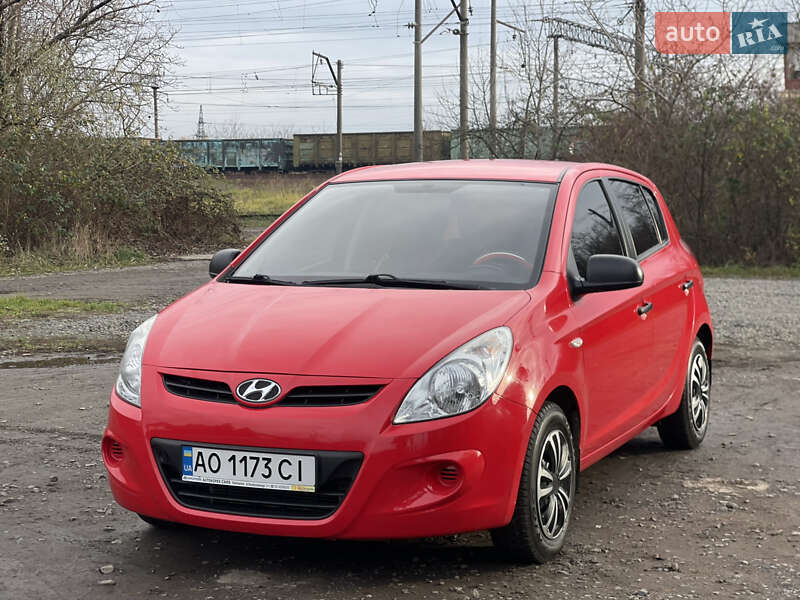 Хетчбек Hyundai i20 2011 в Мукачевому