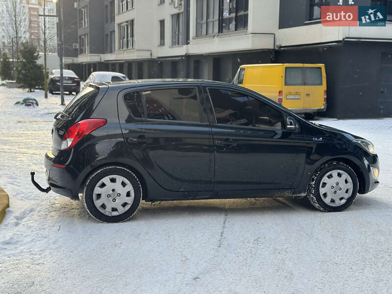 Хетчбек Hyundai i20 2012 в Івано-Франківську