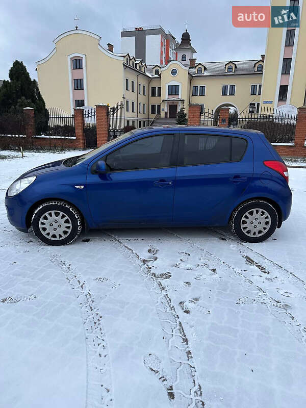 Хэтчбек Hyundai i20 2010 в Обухове