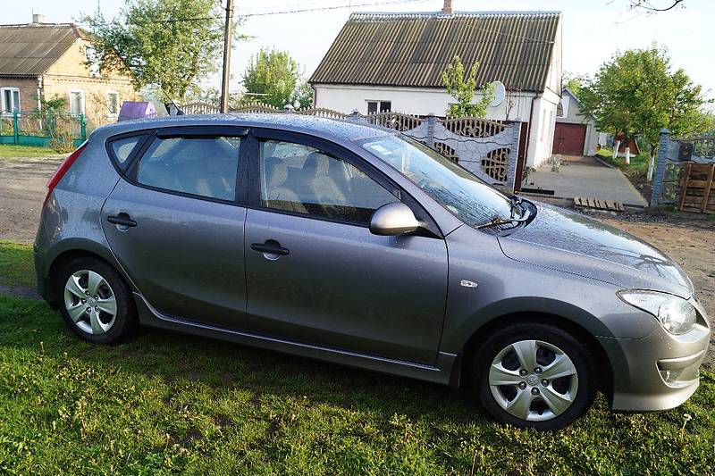 Хэтчбек Hyundai i30 2011 в Луцке