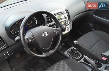 Универсал Hyundai i30 2011 в Мостиске