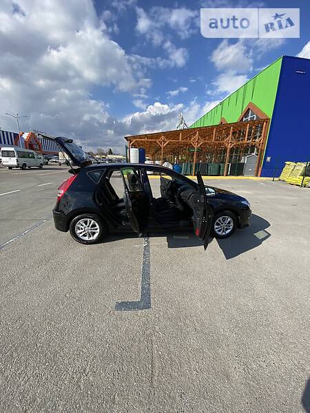 Хэтчбек Hyundai i30 2011 в Харькове