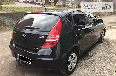 Хетчбек Hyundai i30 2010 в 