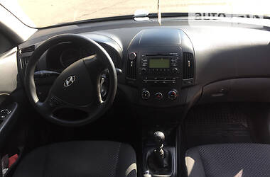 Хетчбек Hyundai i30 2010 в 