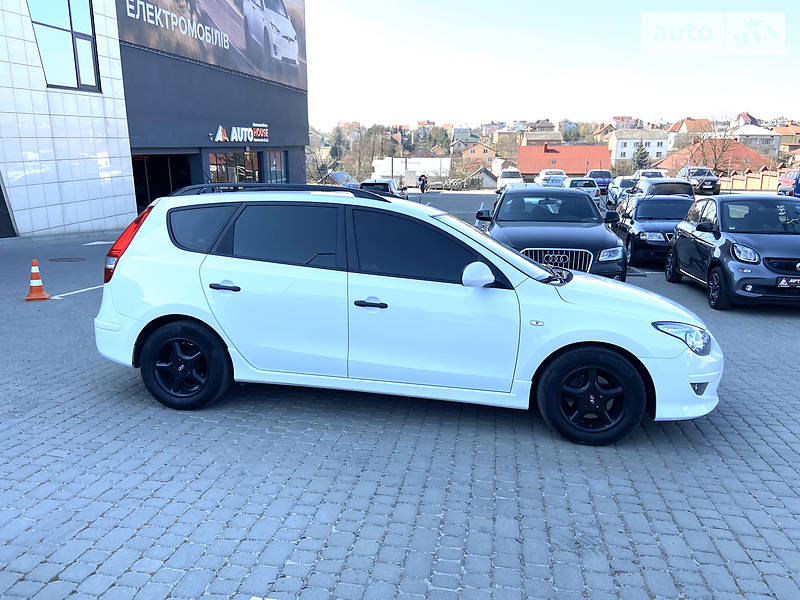 Універсал Hyundai i30 2011 в Львові