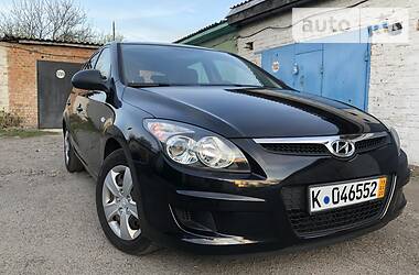 Хетчбек Hyundai i30 2009 в 