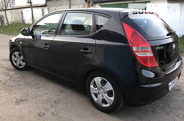 Хетчбек Hyundai i30 2009 в 