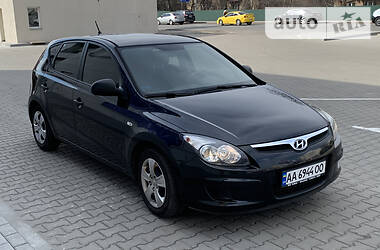 Хетчбек Hyundai i30 2010 в 