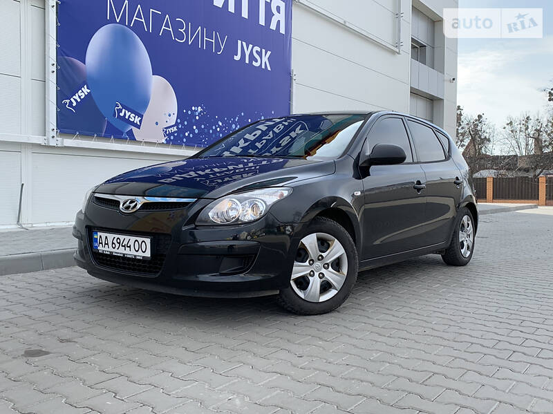 Хетчбек Hyundai i30 2010 в 