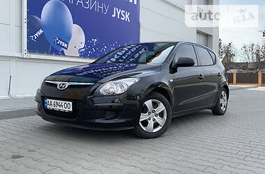Хетчбек Hyundai i30 2010 в 