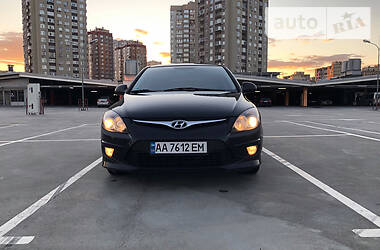 Хетчбек Hyundai i30 2011 в 