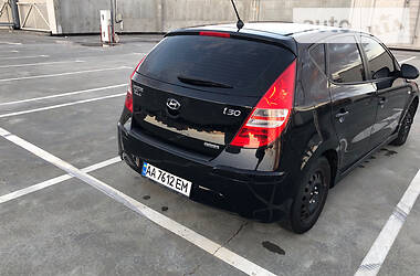 Хетчбек Hyundai i30 2011 в 