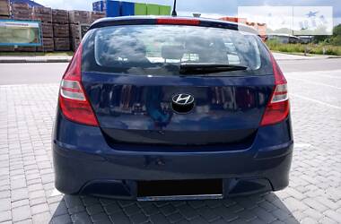 Хетчбек Hyundai i30 2010 в 