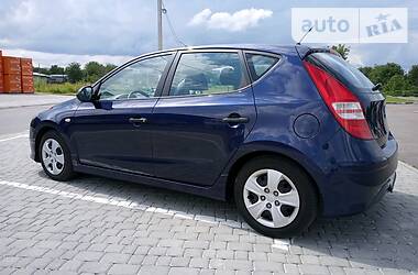 Хетчбек Hyundai i30 2010 в 