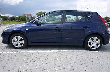 Хетчбек Hyundai i30 2010 в 