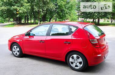 Хэтчбек Hyundai i30 2009 в Староконстантинове