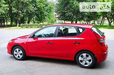 Хетчбек Hyundai i30 2009 в 