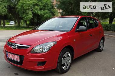 Хэтчбек Hyundai i30 2009 в Староконстантинове