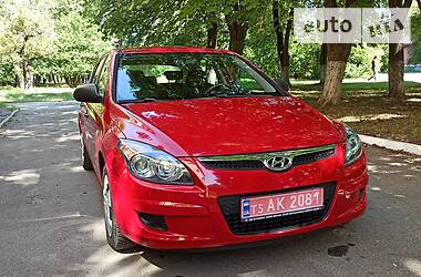 Хэтчбек Hyundai i30 2009 в Староконстантинове