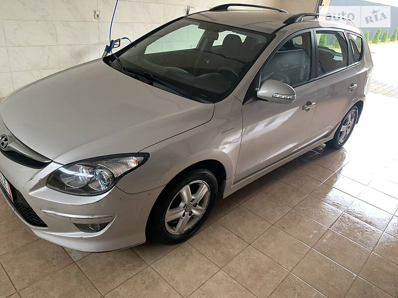 Универсал Hyundai i30 2010 в Ужгороде