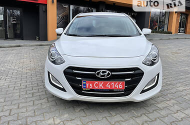 Универсал Hyundai i30 2015 в Черновцах