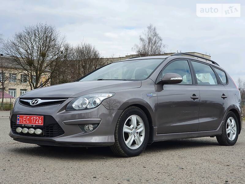 Универсал Hyundai i30 2011 в Дубно