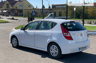 Хэтчбек Hyundai i30 2011 в Дубно