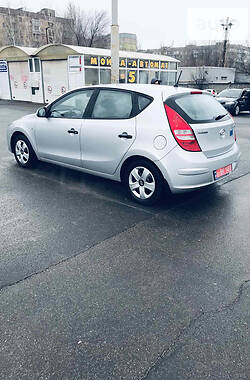 Хэтчбек Hyundai i30 2010 в Кривом Роге