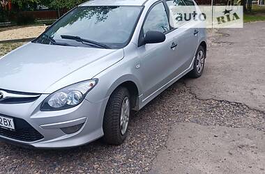 Универсал Hyundai i30 2011 в Сарнах