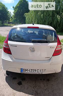 Хэтчбек Hyundai i30 2011 в Семеновке