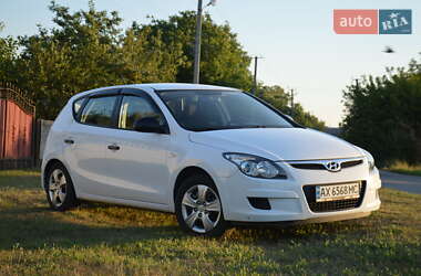 Хэтчбек Hyundai i30 2010 в 