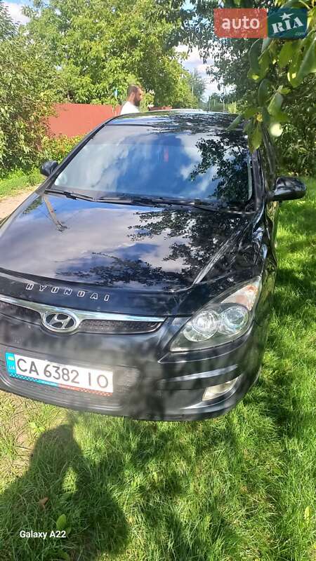 Хэтчбек Hyundai i30 2009 в Смеле