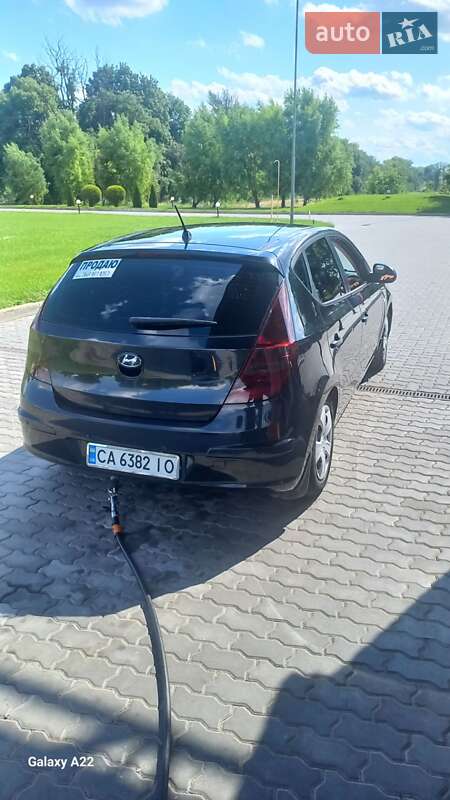 Хэтчбек Hyundai i30 2009 в Смеле
