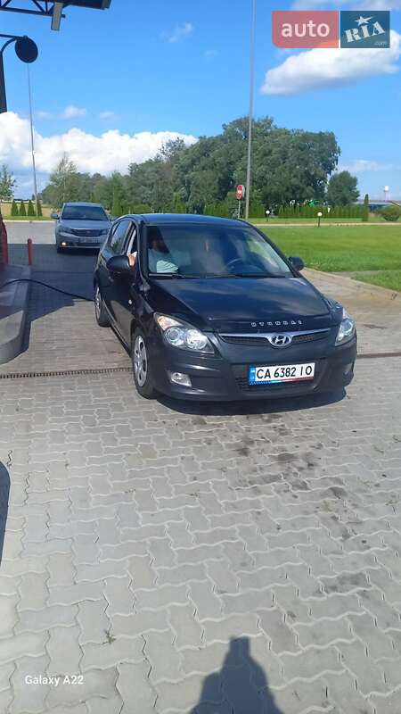 Хэтчбек Hyundai i30 2009 в Смеле