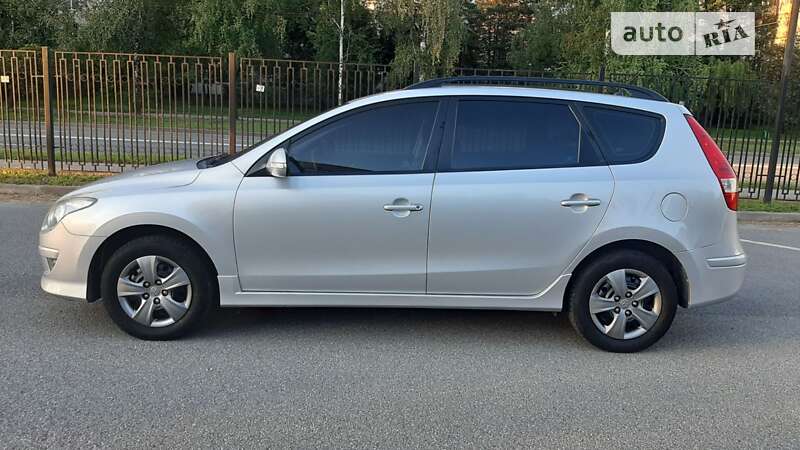 Універсал Hyundai i30 2011 в Первомайську