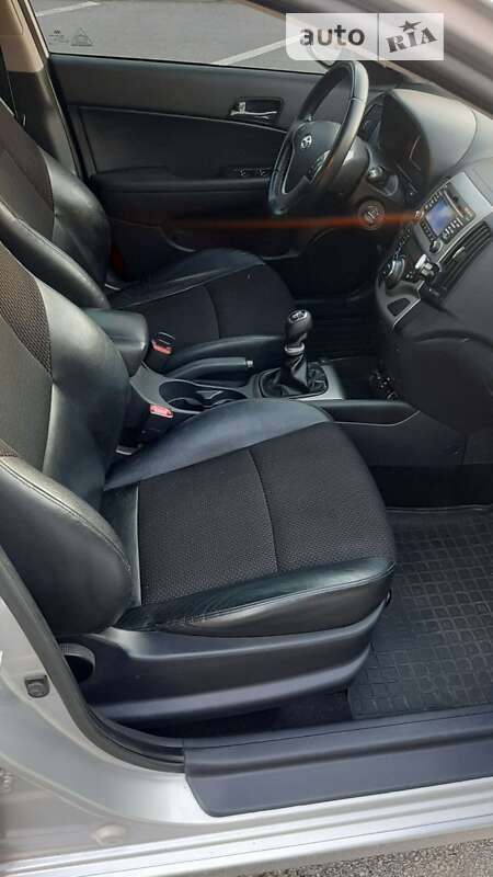 Універсал Hyundai i30 2011 в Первомайську