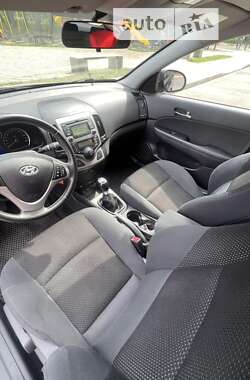 Универсал Hyundai i30 2010 в Чернигове