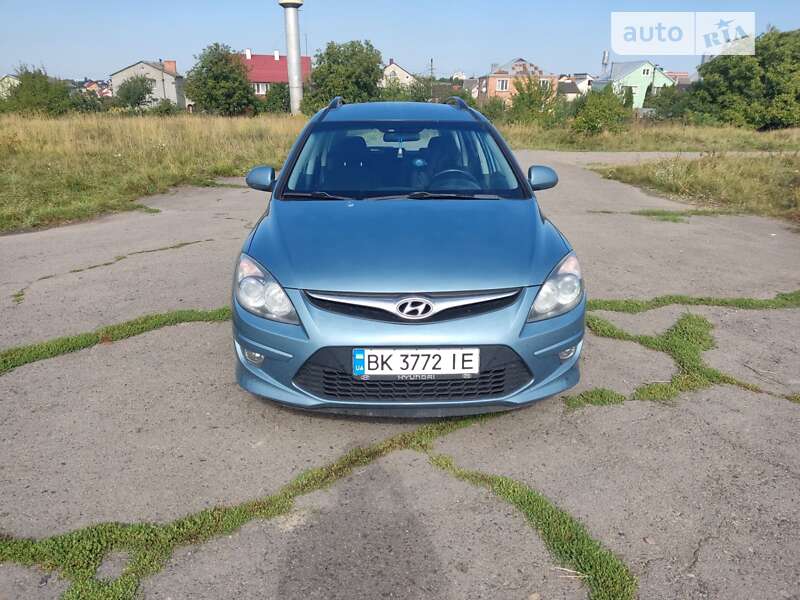 Универсал Hyundai i30 2010 в 