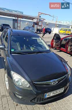 Универсал Hyundai i30 2010 в Каменском