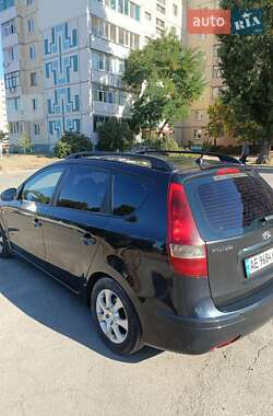 Универсал Hyundai i30 2010 в Каменском