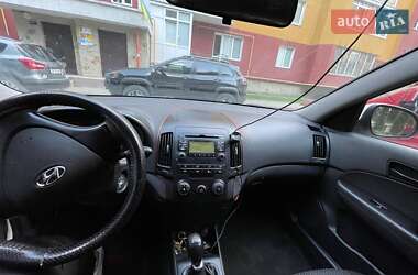 Хетчбек Hyundai i30 2011 в 